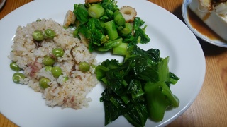 17晩御飯 豆ご飯桜塩漬け、こぶたかな、白菜菜花.jpg
