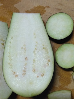 7日佐久間茄子断面.jpg