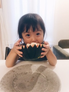7月9日繍白玉西瓜かぶりつく.jpg